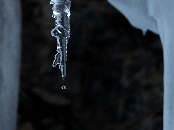 Eiszapfen Ice, by Ueli Rehsteiner
